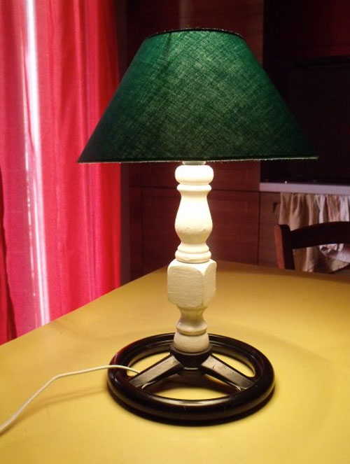 lampada con scarti vari